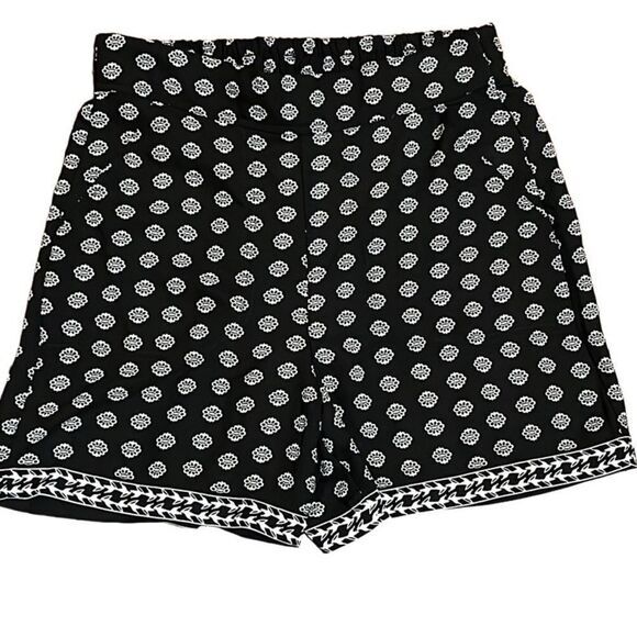 Max Studio Womens Shorts Size Small Black and White Pockets Contrasting Hem NWOT - Picture 5 of 10